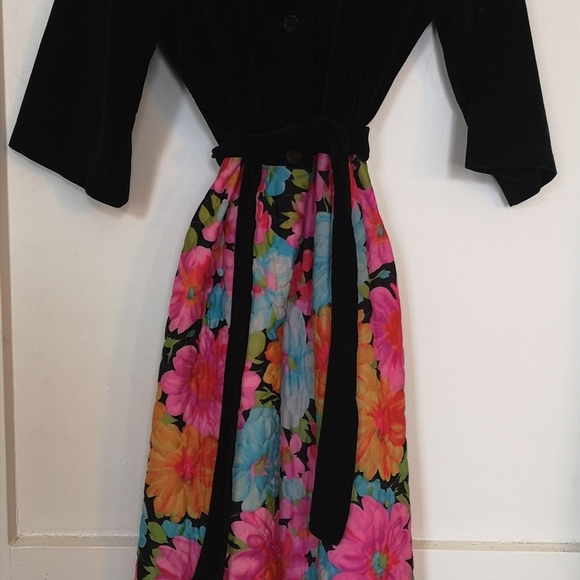 Dorsey dressing gown/ fun frock - Picture 2 of 3